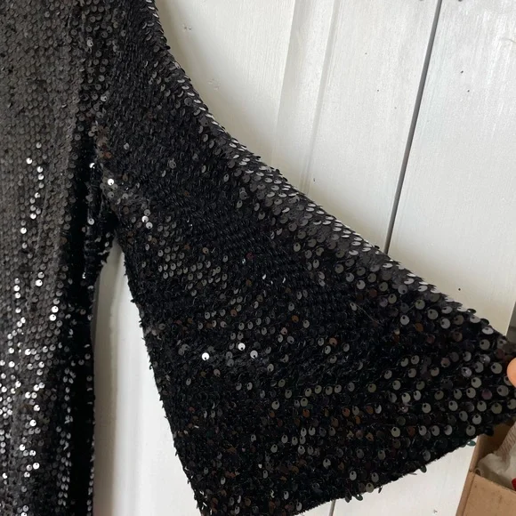 Sparkly sequin dress- perfect for a special night. - Picture 3 of 4